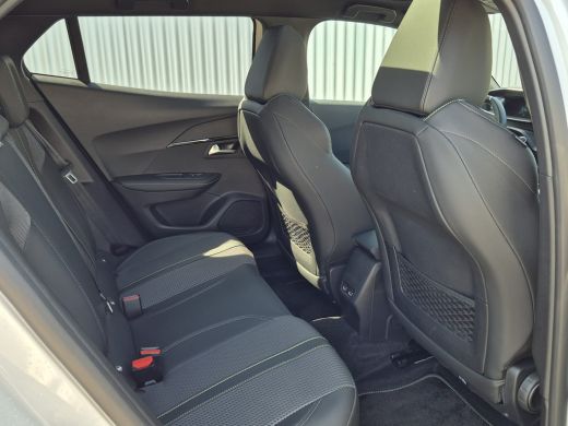 Peugeot 2008 GT elektrisch | 18" lichtmetalen velgen two tone zwart 'EVISSA' | 8 jaar fabrieksgarantie of 160... ActivLease financial lease