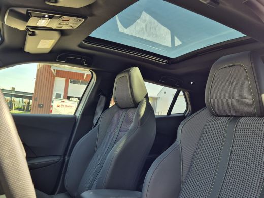 Peugeot 2008 GT elektrisch | 18" lichtmetalen velgen two tone zwart 'EVISSA' | 8 jaar fabrieksgarantie of 160... ActivLease financial lease