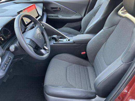 Toyota C-HR 2.0 Plug-in Hybrid 220 Executive | Metal oxide metallic met zwart dak | Nieuw uit voorraad leverb... ActivLease financial lease