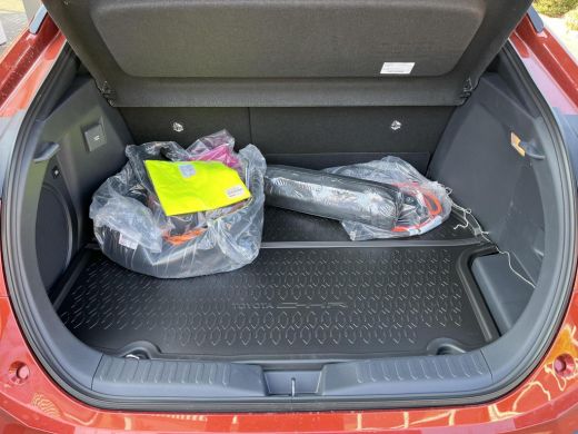 Toyota C-HR 2.0 Plug-in Hybrid 220 Executive | Metal oxide metallic met zwart dak | Nieuw uit voorraad leverb... ActivLease financial lease
