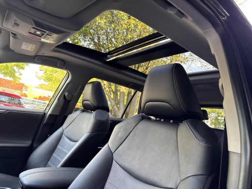 Toyota RAV4 2.5 Hybrid AWD Executive | 06-10141018 Voor meer informatie ActivLease financial lease