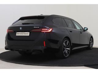 BMW 5 Serie Touring 550e xDrive M Sport Automaat / Trekhaak / Adaptief onderstel professional / Stoelventilat...