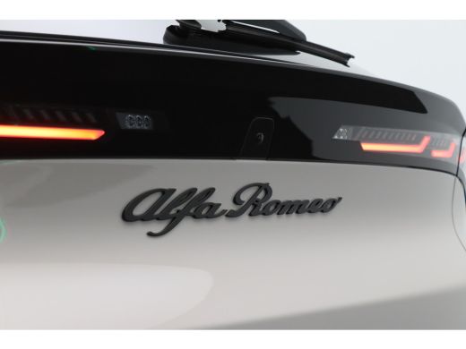 Alfa Romeo Junior Elettrica Speciale 54 kWh | Achterbank in delen neerklapbaar | Achteruitrijcamera | Airco (automa... ActivLease financial lease