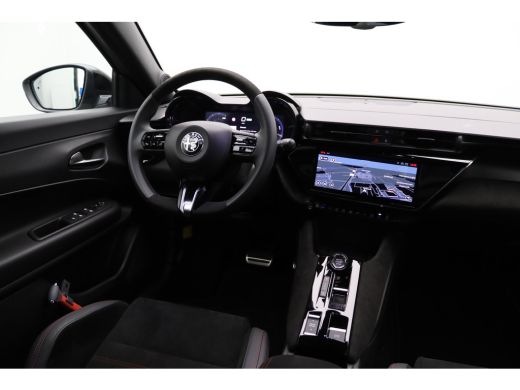 Alfa Romeo Junior Elettrica Speciale 54 kWh | Achterbank in delen neerklapbaar | Achteruitrijcamera | Airco (automa... ActivLease financial lease