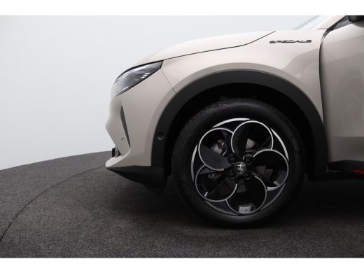 Alfa Romeo Junior Elettrica Speciale 54 kWh | Achterbank in delen neerklapbaar | Achteruitrijcamera | Airco (automa... ActivLease financial lease