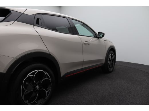 Alfa Romeo Junior Elettrica Speciale 54 kWh | Achterbank in delen neerklapbaar | Achteruitrijcamera | Airco (automa... ActivLease financial lease