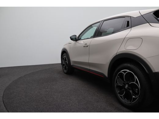 Alfa Romeo Junior Elettrica Speciale 54 kWh | Achterbank in delen neerklapbaar | Achteruitrijcamera | Airco (automa... ActivLease financial lease