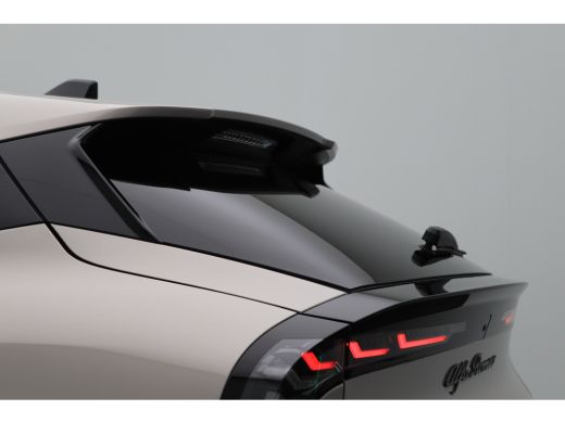 Alfa Romeo Junior Elettrica Speciale 54 kWh | Achterbank in delen neerklapbaar | Achteruitrijcamera | Airco (automa... ActivLease financial lease