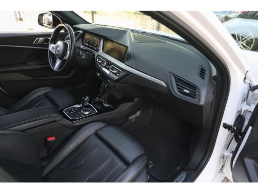 BMW 1 Serie 118i High Executive M Sport Automaat / Panoramadak / Sportstoelen / Achteruitrijcamera / LED / M ... ActivLease financial lease