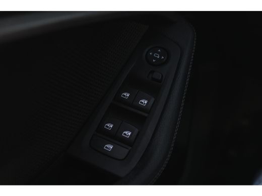 BMW 1 Serie 118i High Executive M Sport Automaat / Panoramadak / Sportstoelen / Achteruitrijcamera / LED / M ... ActivLease financial lease