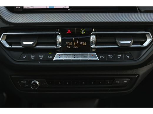 BMW 1 Serie 118i High Executive M Sport Automaat / Panoramadak / Sportstoelen / Achteruitrijcamera / LED / M ... ActivLease financial lease