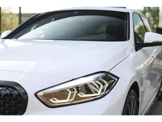 BMW 1 Serie 118i High Executive M Sport Automaat / Panoramadak / Sportstoelen / Achteruitrijcamera / LED / M ... ActivLease financial lease