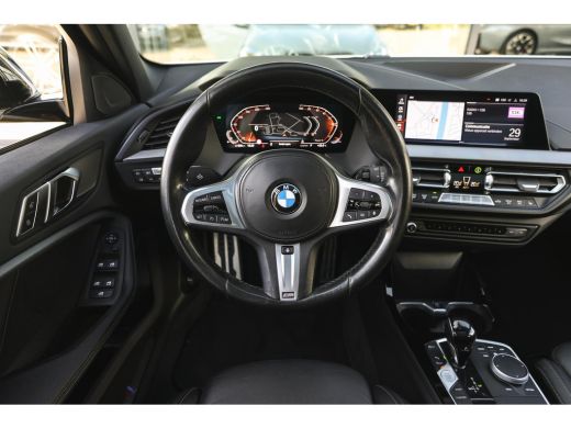 BMW 1 Serie 118i High Executive M Sport Automaat / Panoramadak / Sportstoelen / Achteruitrijcamera / LED / M ... ActivLease financial lease