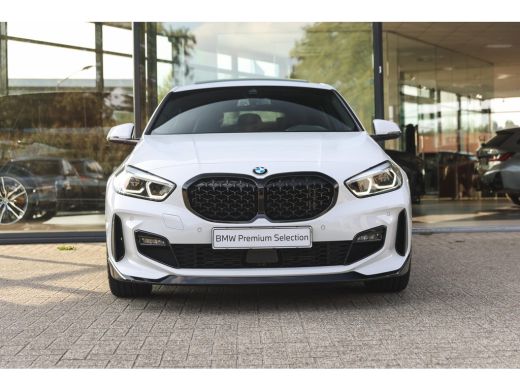 BMW 1 Serie 118i High Executive M Sport Automaat / Panoramadak / Sportstoelen / Achteruitrijcamera / LED / M ... ActivLease financial lease