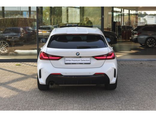 BMW 1 Serie 118i High Executive M Sport Automaat / Panoramadak / Sportstoelen / Achteruitrijcamera / LED / M ... ActivLease financial lease