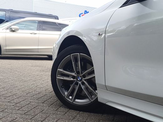 BMW 1 Serie 118i M-Sport | Stoelverwarming | Camera | Cruise Control | Climate ActivLease financial lease