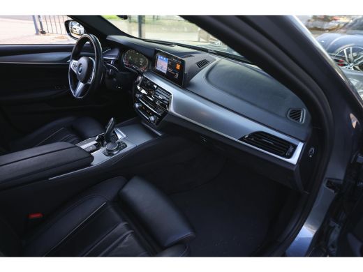 BMW 5 Serie 520i High Executive M Sport Automaat / Achteruitrijcamera / Adaptieve LED / Head-Up / Stoelverwar... ActivLease financial lease