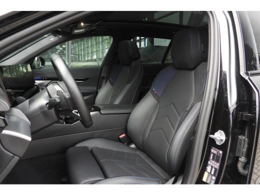 BMW 5 Serie Touring 530e M Sport Automaat / Panoramadak / Trekhaak / Achteruitrijcamera / Adaptieve LED / M S... ActivLease financial lease