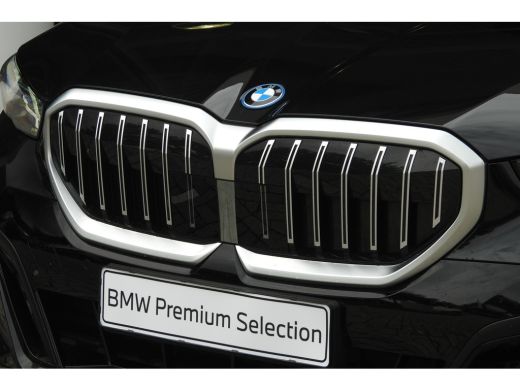 BMW 5 Serie Touring 530e M Sport Automaat / Panoramadak / Trekhaak / Achteruitrijcamera / Adaptieve LED / M S... ActivLease financial lease