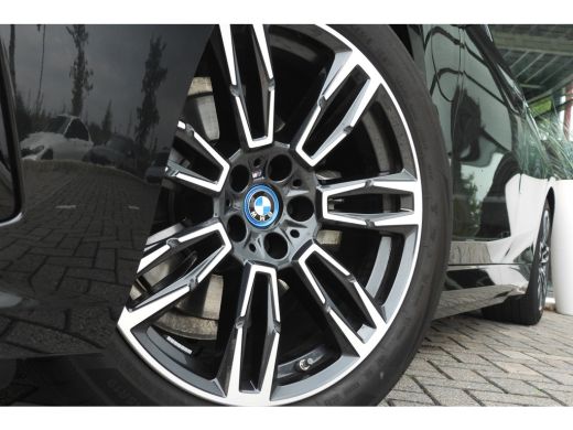 BMW 5 Serie Touring 530e M Sport Automaat / Panoramadak / Trekhaak / Achteruitrijcamera / Adaptieve LED / M S... ActivLease financial lease