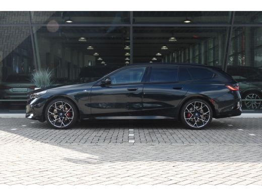 BMW 5 Serie Touring 530e M Sport Automaat / Panoramadak / Trekhaak / Bowers & Wilkins / Adaptief onderstel pr... ActivLease financial lease