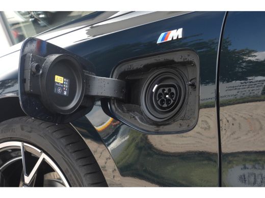 BMW 5 Serie Touring 530e M Sport Automaat / Panoramadak / Trekhaak / Bowers & Wilkins / Adaptief onderstel pr... ActivLease financial lease