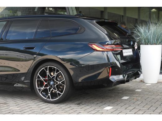 BMW 5 Serie Touring 530e M Sport Automaat / Panoramadak / Trekhaak / Bowers & Wilkins / Adaptief onderstel pr... ActivLease financial lease
