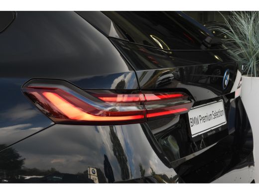 BMW 5 Serie Touring 530e M Sport Automaat / Panoramadak / Trekhaak / Bowers & Wilkins / Adaptief onderstel pr... ActivLease financial lease