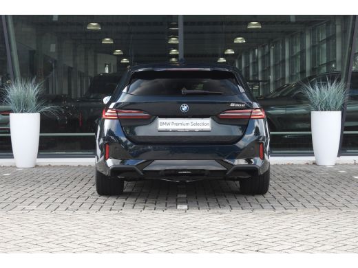 BMW 5 Serie Touring 530e M Sport Automaat / Panoramadak / Trekhaak / Bowers & Wilkins / Adaptief onderstel pr... ActivLease financial lease
