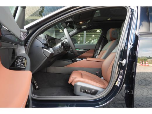 BMW 5 Serie Touring 530e M Sport Automaat / Panoramadak / Trekhaak / Bowers & Wilkins / Adaptief onderstel pr... ActivLease financial lease
