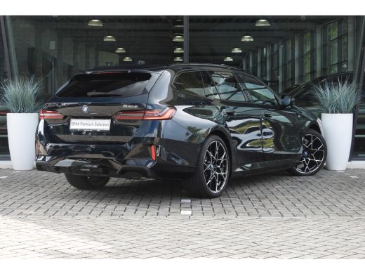 BMW 5 Serie Touring 530e M Sport Automaat / Panoramadak / Trekhaak / Bowers & Wilkins / Adaptief onderstel pr... ActivLease financial lease