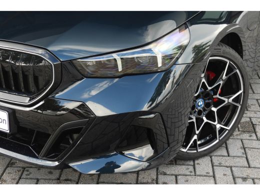 BMW 5 Serie Touring 530e M Sport Automaat / Panoramadak / Trekhaak / Bowers & Wilkins / Adaptief onderstel pr... ActivLease financial lease