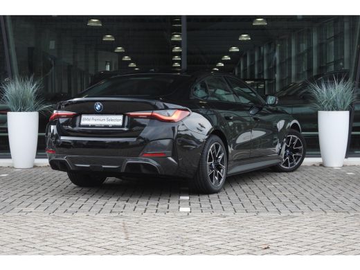 BMW i4 eDrive40 High Executive M Sport / Achteruitrijcamera / Stoelverwarming / Cruise Control / Aircond... ActivLease financial lease