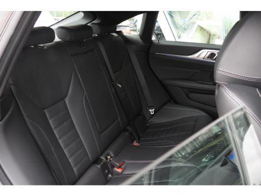 BMW i4 eDrive40 High Executive M Sport / Achteruitrijcamera / Stoelverwarming / Cruise Control / Aircond... ActivLease financial lease