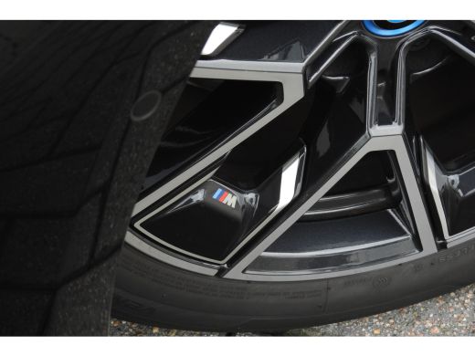 BMW i4 eDrive40 High Executive M Sport / Achteruitrijcamera / Stoelverwarming / Cruise Control / Aircond... ActivLease financial lease