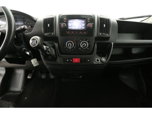 Citroën Jumper 30 2.2 BlueHDi L2H2 | DC | Airco | Camera | Cruise | 2500kg | Trekh. | Navigatie ActivLease financial lease