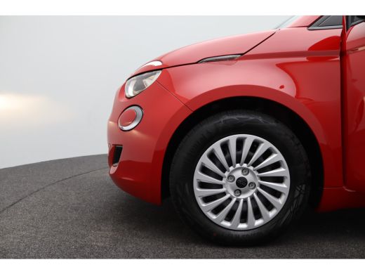 Fiat 500 Urban 42 kWh | Airco (automatisch) | Apple Carplay/Android Auto|telefoonintegratie premium | Audi... ActivLease financial lease