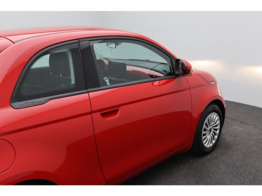 Fiat 500 Urban 42 kWh | Airco (automatisch) | Apple Carplay/Android Auto|telefoonintegratie premium | Audi... ActivLease financial lease