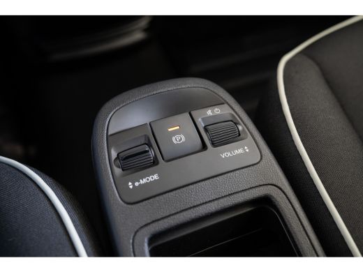 Fiat 500 Urban 42 kWh | Camera | Stoelverwarming | Climate Controle | Parkeersensoren | Apple Carplay & An... ActivLease financial lease