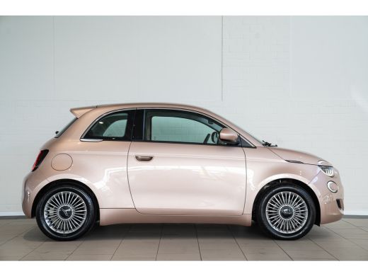 Fiat 500 Urban 42 kWh | Camera | Stoelverwarming | Climate Controle | Parkeersensoren | Apple Carplay & An... ActivLease financial lease