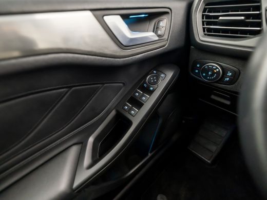 Ford Focus 1.0 EcoBoost Titanium Sport (APPLE CARPLAY, GROOT NAVI, KEYLESS, LED KOPLAMPEN, GETINT GLAS, SPOR... ActivLease financial lease