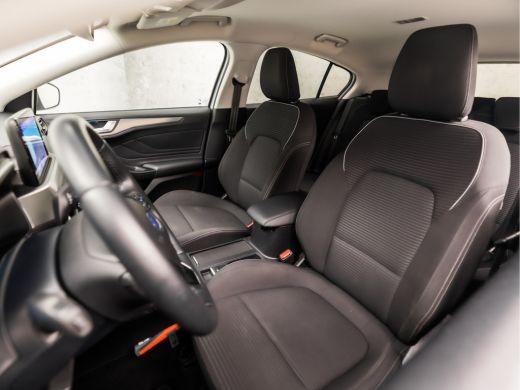 Ford Focus 1.0 EcoBoost Titanium Sport (APPLE CARPLAY, GROOT NAVI, KEYLESS, LED KOPLAMPEN, GETINT GLAS, SPOR... ActivLease financial lease