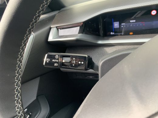 Opel Grandland GS | Draadloze telefoonlader (Inductie) | Elektronische klimaatregeling met twee zones | LED dagr... ActivLease financial lease