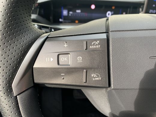 Opel Grandland GS | Draadloze telefoonlader (Inductie) | Elektronische klimaatregeling met twee zones | LED dagr... ActivLease financial lease