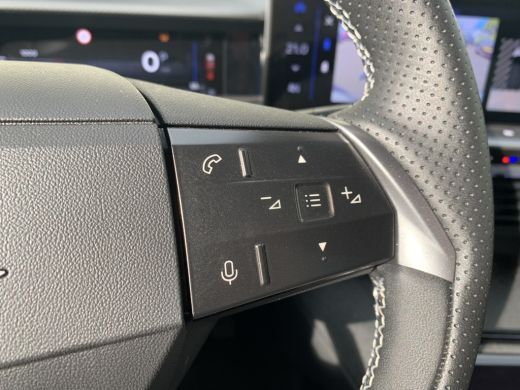 Opel Grandland GS | Draadloze telefoonlader (Inductie) | Elektronische klimaatregeling met twee zones | LED dagr... ActivLease financial lease