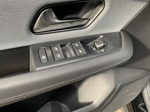 Opel Grandland GS | Draadloze telefoonlader (Inductie) | Elektronische klimaatregeling met twee zones | LED dagr... ActivLease financial lease