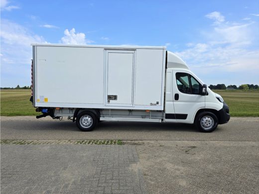 Peugeot Boxer 435 2.2 BlueHDi Bakwagen + laadklep - 165 Pk - Euro 6 - Airco - Cruise Control ActivLease financial lease