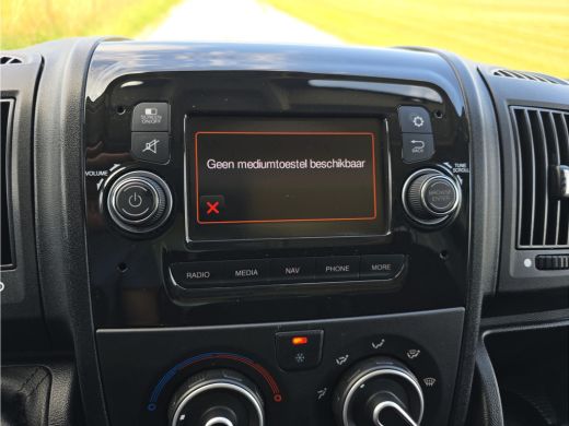 Peugeot Boxer 435 2.2 BlueHDi Bakwagen + laadklep - 165 Pk - Euro 6 - Airco - Cruise Control ActivLease financial lease