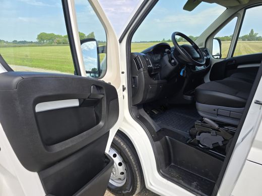 Peugeot Boxer 435 2.2 BlueHDi Bakwagen + laadklep - 165 Pk - Euro 6 - Airco - Cruise Control ActivLease financial lease