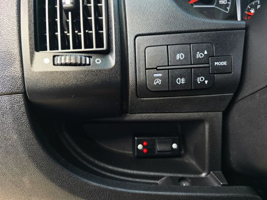 Peugeot Boxer 435 2.2 BlueHDi Bakwagen + laadklep - 165 Pk - Euro 6 - Airco - Cruise Control ActivLease financial lease